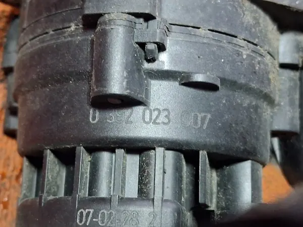 Électrovanne Pompe à Eau OEM 0392023007 Audi A6 C6 image 5