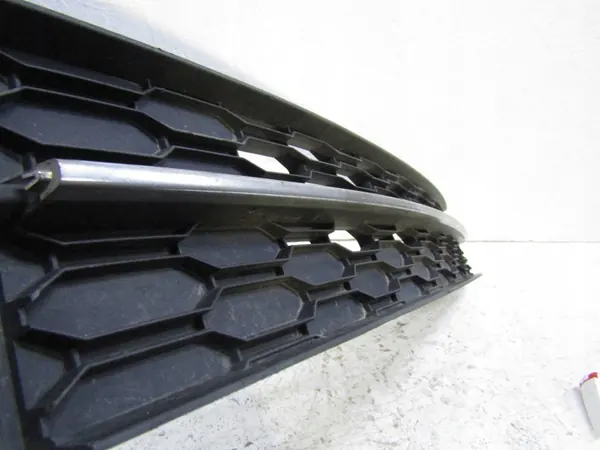 Griglia paraurti anteriore Skoda OE 5E0853677M image 4