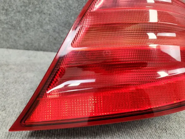 Luz trasera derecha - Mercedes C-Class W203 2000-2007 image 2