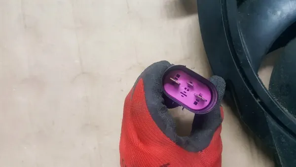 Porsche Fläktkåpa OEM 9J1 121 384 - Begagnad image 4