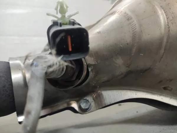 Mitsubishi Eclipse Cross PHEV Catalytic Converter + Lambda Sensor image 2