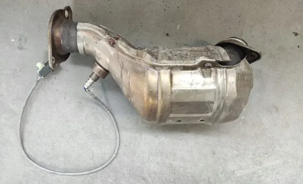 Mitsubishi Eclipse Cross PHEV Catalytic Converter + Lambda Sensor image 5