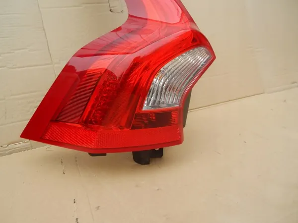 Lámpara trasera izquierda VOLVO V60 2014- image 3