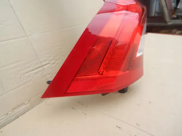 Lámpara trasera izquierda VOLVO V60 2014- image 4