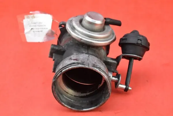 EGR-venttiili VW Transporter T5 2.5 TDI 070128070B image 2