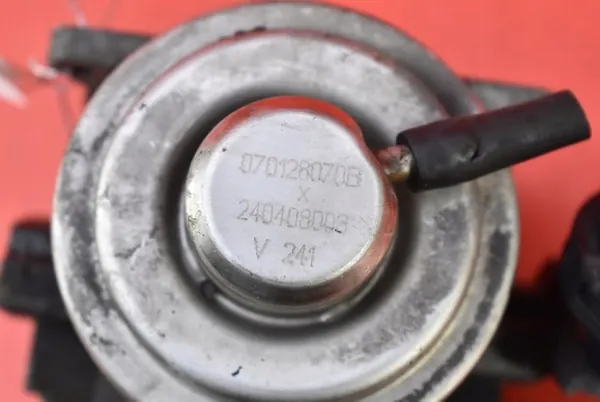 EGR-venttiili VW Transporter T5 2.5 TDI 070128070B image 4