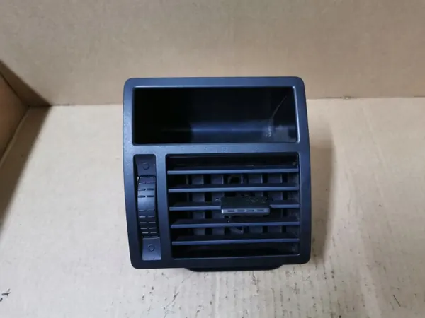 Grille d'aération gauche VW T5 OEM 7H1819203C image 2