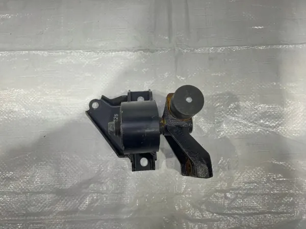 Suzuki Swift MK8 Jousituspukki - Käytetty OEM-osa image 2