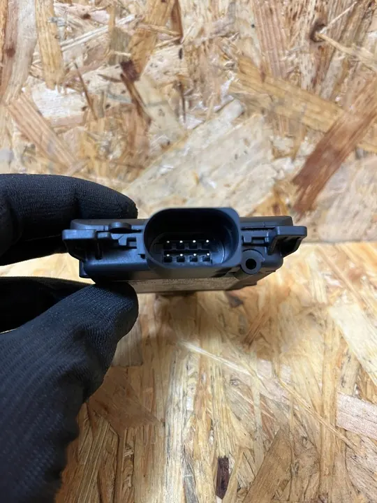 Radar ACC Rijstrookwisselassistent Links 2Q0907685B Rechts 2Q0907686B image 10