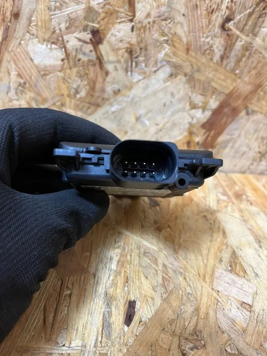 Radar ACC Rijstrookwisselassistent Links 2Q0907685B Rechts 2Q0907686B image 6