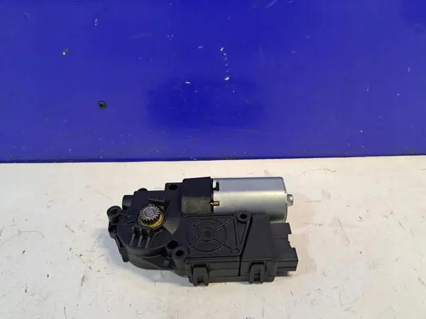Schiebedachmotor OEM 10027987F für Jaguar XE 2017 image 2