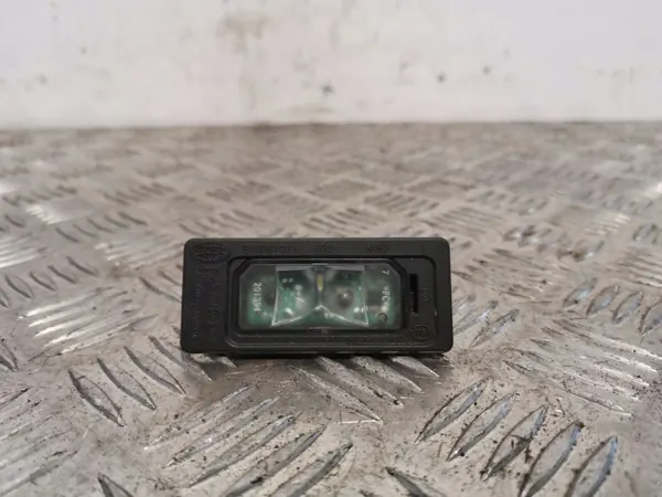Feu de plaque Jaguar F-Pace OEM FOB6212 image 2