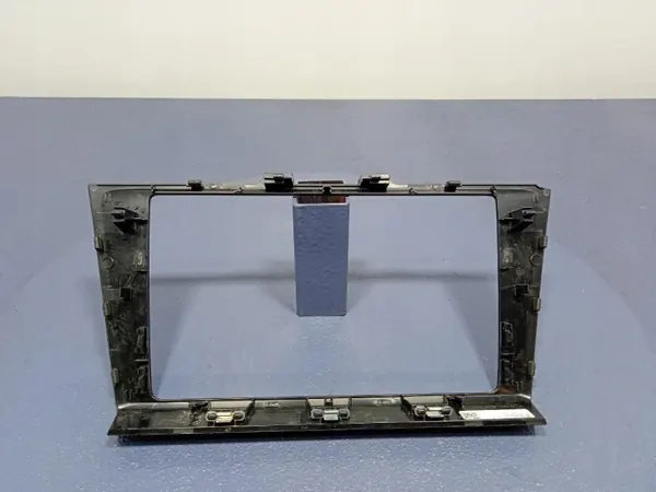 VW Arteon Radio Frame OEM 3G8858069D - Gebruikt image 3