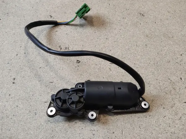 Mercedes E W213 Linker Heck-Roller OEM 9918019422 image 2