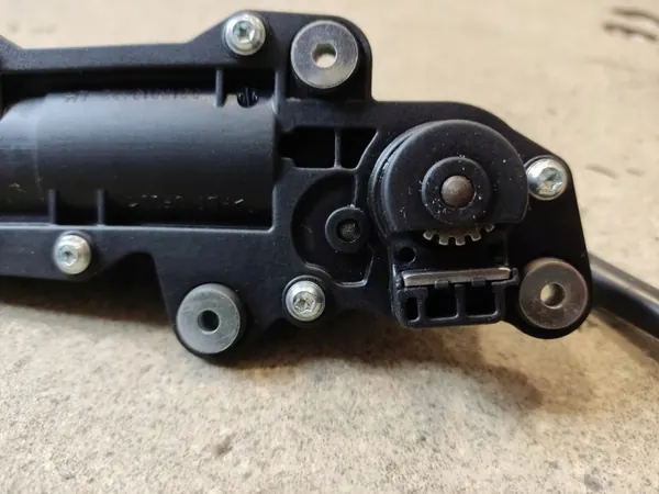 Mercedes E W213 Linker Heck-Roller OEM 9918019422 image 3