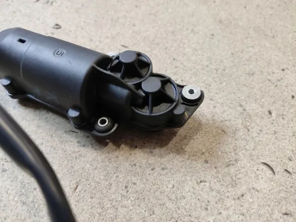 Mercedes E W213 Linker Heck-Roller OEM 9918019422 image 6
