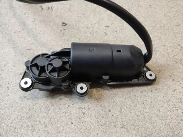 Mercedes E W213 Linker Heck-Roller OEM 9918019422 image 8