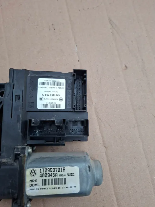 Moteur élévateur gauche OEM 1T0959701B pour VW Caddy III image 3