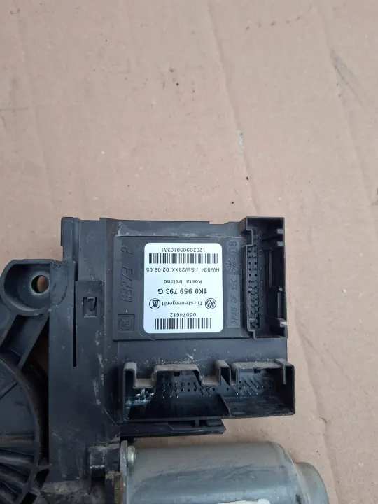 Moteur élévateur gauche OEM 1T0959701B pour VW Caddy III image 5