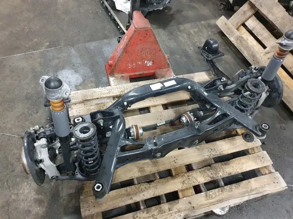 Audi Q2 81A 4x4 Hinterachsfederbein OEM 5Q0505235J image 3