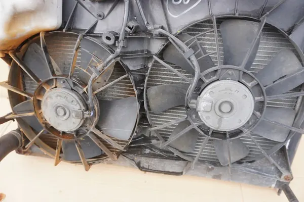 SUBARU TRIBECA B9 3.0B H6 Kylare med Fläkt 2007 OEM image 3