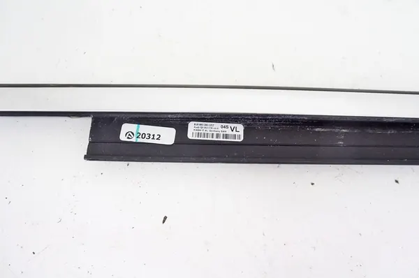 Audi Q3 I 8U Garniture de fenêtre avant gauche 8U0853283 Ensemble de 2 image 4