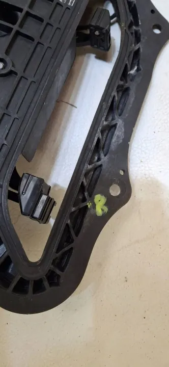Tesla Model S Etu-Vasen Ovenkahva OEM 100737300L image 4