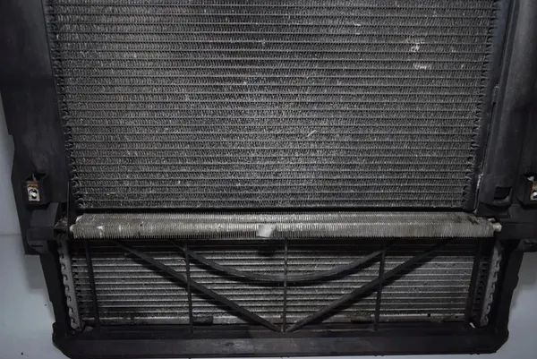 Radiador completo BMW X5 (E53) 3.0L 2001 image 6