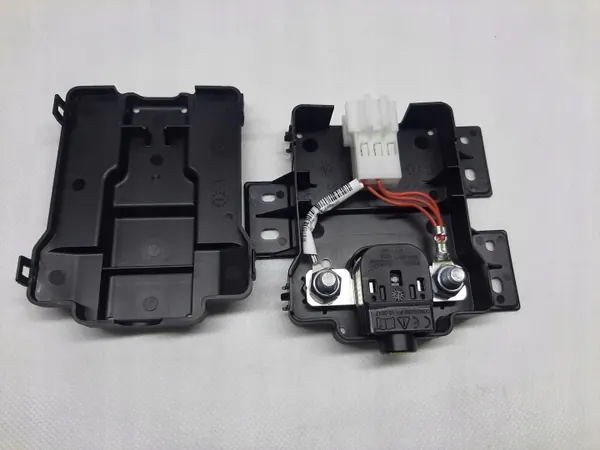 Mercedes Batteriesicherung OEM N000000008657 - Gebraucht image 2
