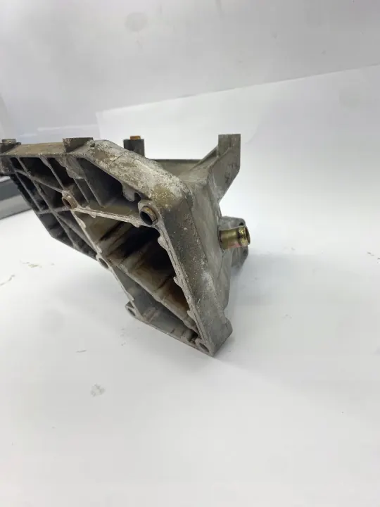 AC-kompressorfäste OEM 1031310935 Mercedes W124 image 8