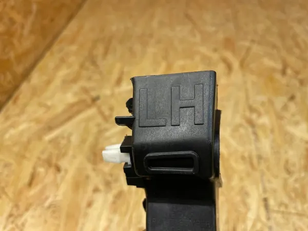 Suporte de para-choque dianteiro esquerdo Kia Stonic 2017- 86513-H8400 image 10