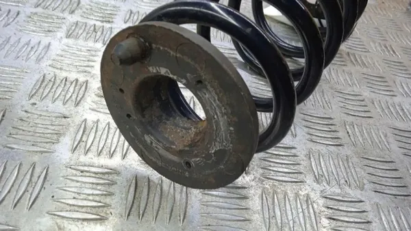 Mola traseira Audi TT Mk2 OEM 8J0512149 image 3
