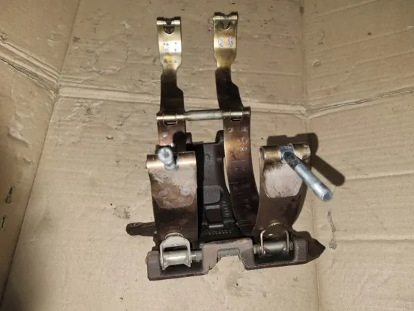 Support d'échappement Volvo OEM 32255824 image 3