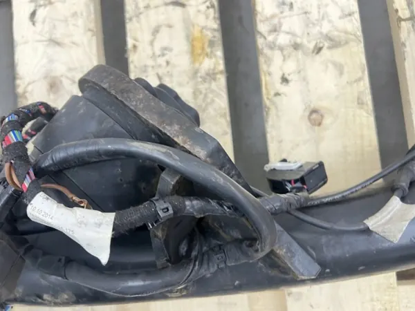 Engate elétrico Skoda Superb III OEM 3V0803881A image 7