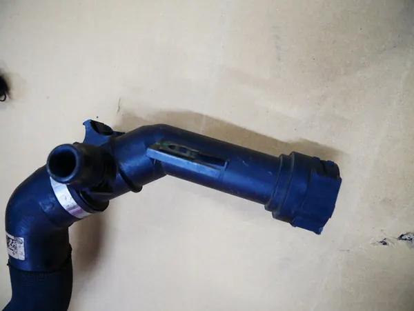 BMW F20 F30 F36 Vesiputki 8602027 image 3