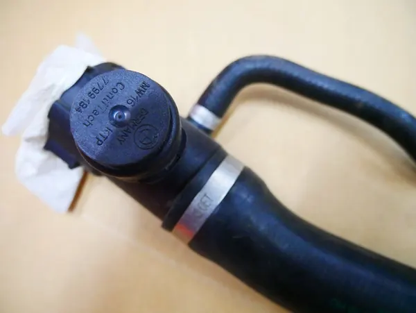 BMW F20 F30 F36 Vesiputki 8602027 image 7