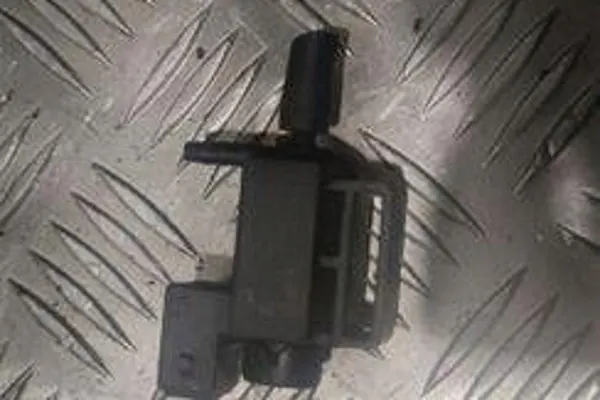 Elektromagnetisk ventil VOLVO V50 2.4L Diesel 2008 OEM image 2