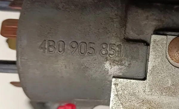 SKODA Sytytysavainten Setti, sopii Audi VW, OEM 8L0 857 113A image 4