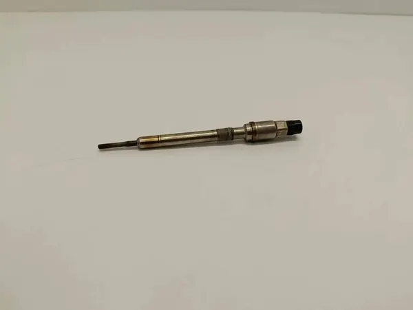 Bougie VW TOUAREG 3.0L Diesel 2012 03L905061F image 4