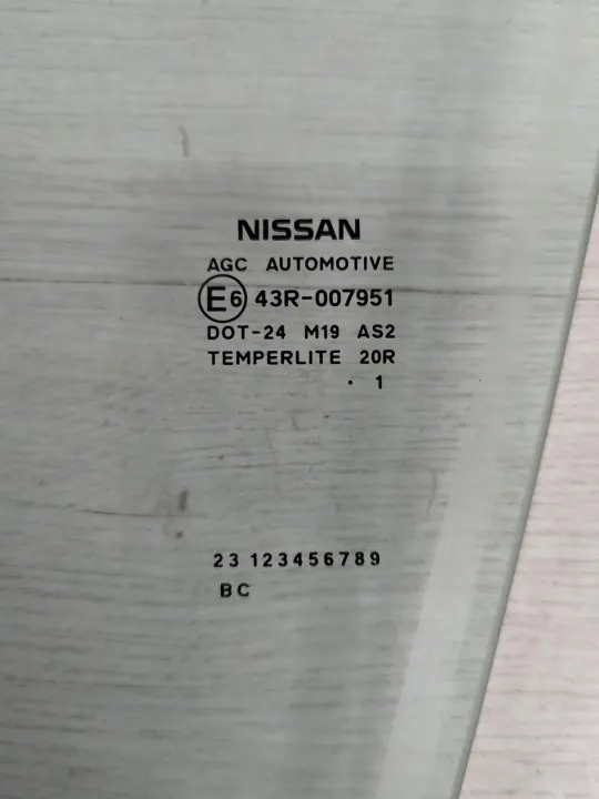 Nissan Juke fram höger dörrglas OEM E643R-007951 image 3