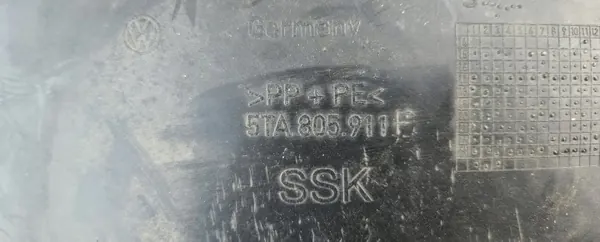 VW Touran vänster framskärm OEM 5TA805911F Begagnad image 5