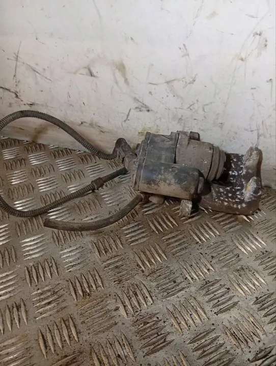 Volkswagen PASSAT B6 2007 Hintere linke Bremszange OEM 3C0615403E image 2