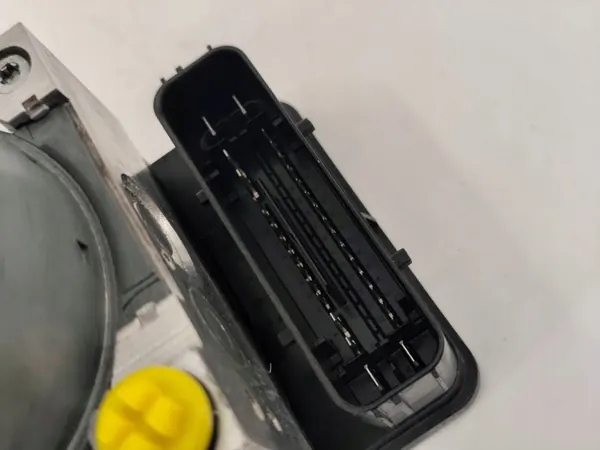 Pompe ABS OEM J1BC2B373GB pour Ford Fiesta MK7 image 3