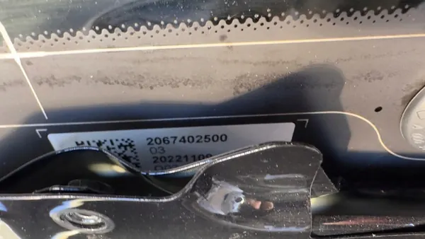 Mercedes C-luokka W206 takaluukun lasi OEM 2067402500 image 10