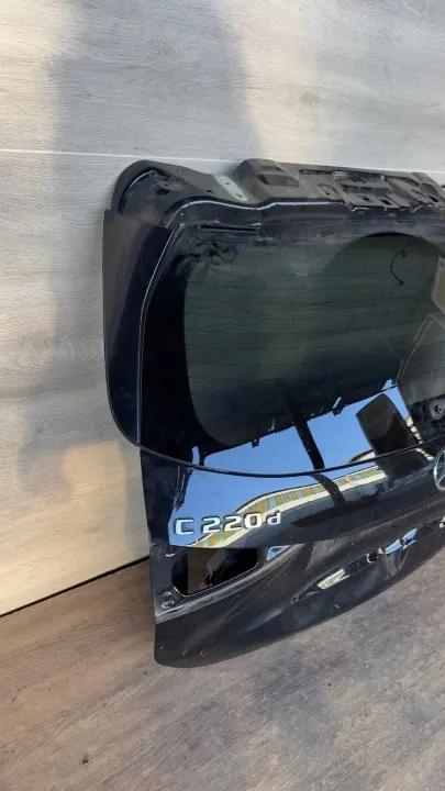 Mercedes C-luokka W206 takaluukun lasi OEM 2067402500 image 4