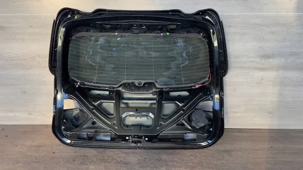 Mercedes C-luokka W206 takaluukun lasi OEM 2067402500 image 5