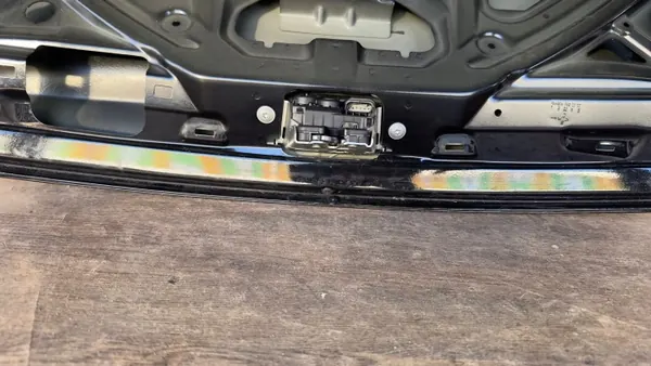 Mercedes C-luokka W206 takaluukun lasi OEM 2067402500 image 6