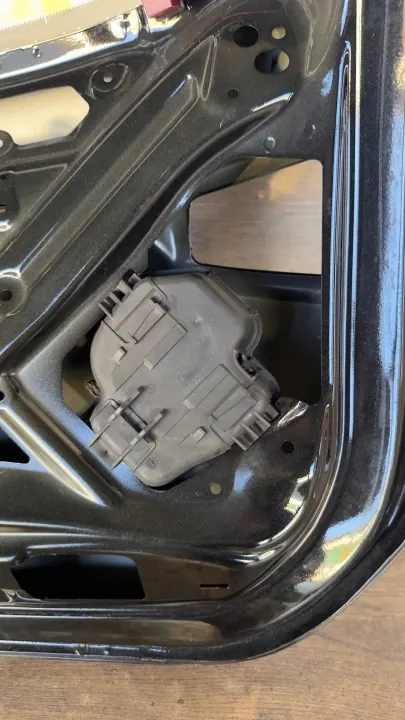 Mercedes C-luokka W206 takaluukun lasi OEM 2067402500 image 8