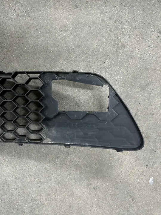 Griglia paraurti anteriore Skoda Octavia II, usata, OEM 1Z0853677D image 6