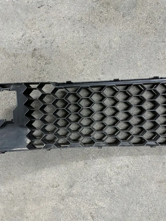 Griglia paraurti anteriore Skoda Octavia II, usata, OEM 1Z0853677D image 8